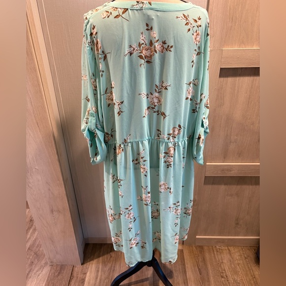 Torrid size 3 sheer high low style top with button 3/4 sleeve. - Picture 2 of 7